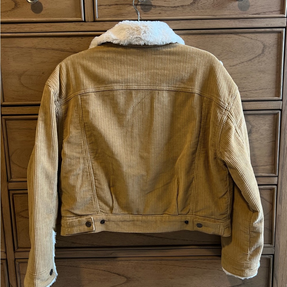 SOLD OUT NWOT Levi's New Heritage Faux Fur Lined Cord Trucker Jacket - Picture 5 of 6